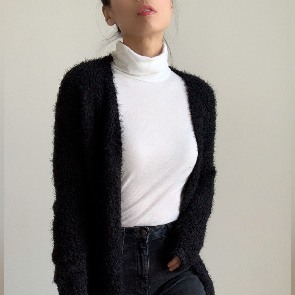 COZY KNIT FUZZY OPEN FRONT CARDIGAN IN BLACK - Picture 7 of 8